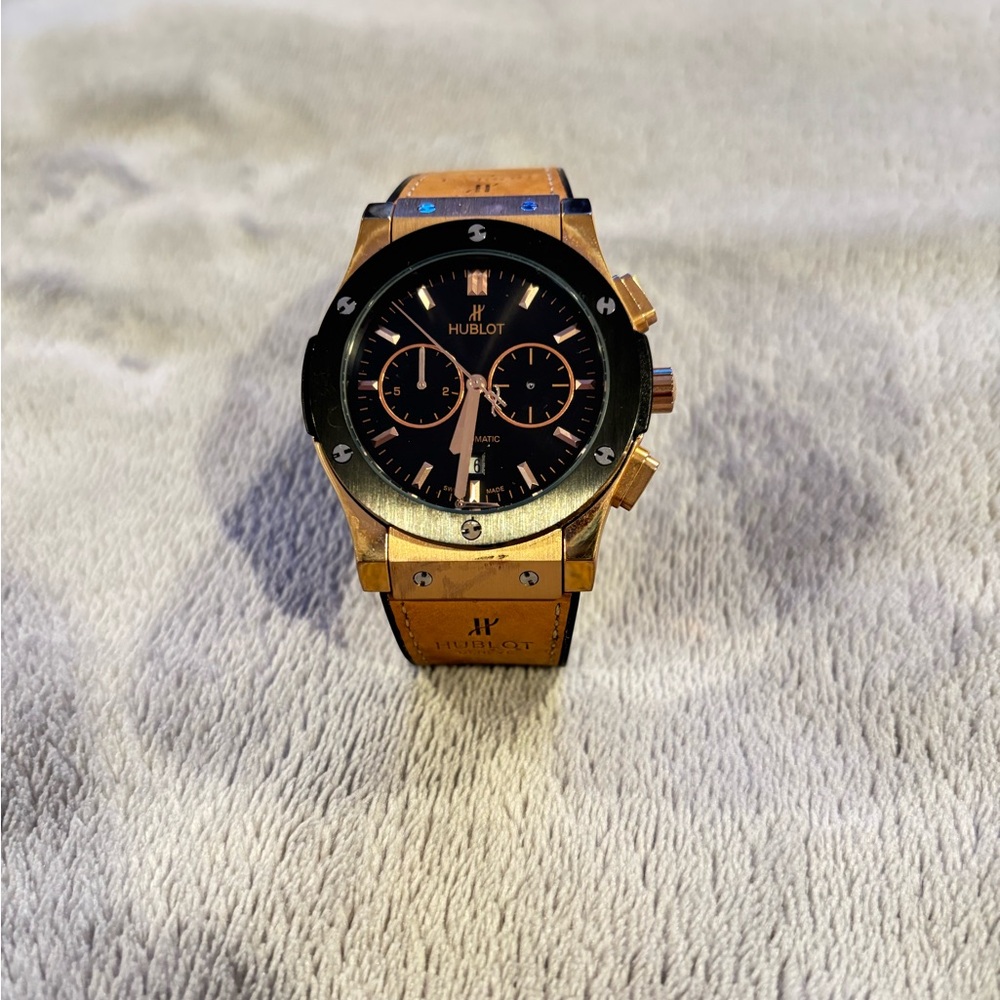NEW: Beautiful Black & Gold Iconic Watch with Chronograph